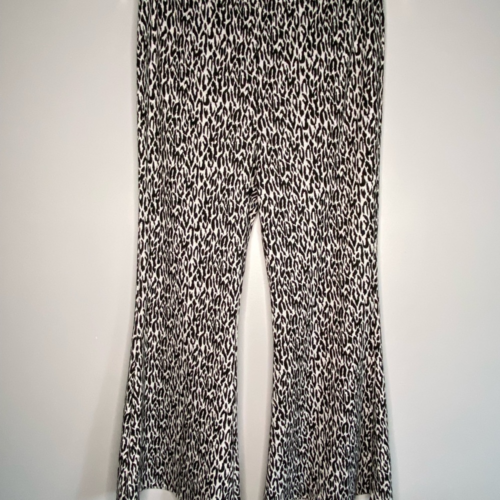 Forever 21 3X Animal Print Elastic Waist Bell Bottom Pants Gray Black - Picture 6 of 8